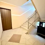 Al-dom Izi Apartamento *