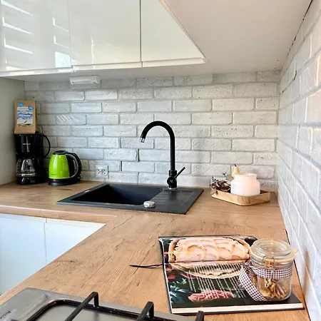 Al-dom Izi Lejlighed *