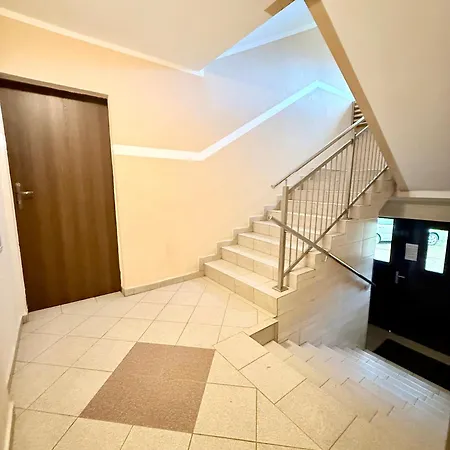 Al-dom Izi Lejlighed *